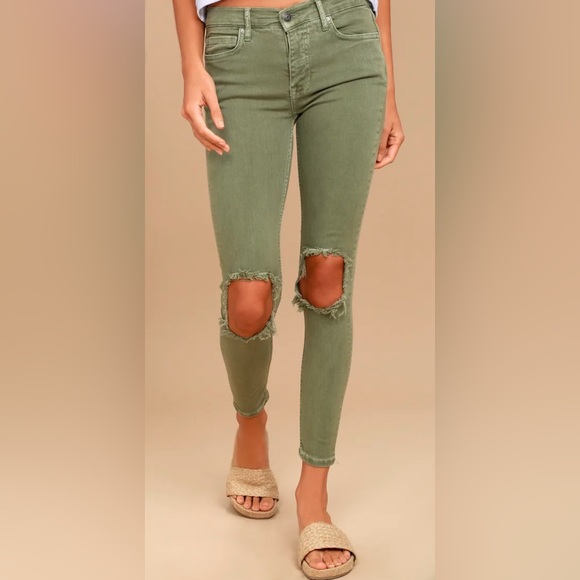 Free People High Rise Busted Olive Green Distressed Skinny Jeans. Size 25 - Picture 3 of 5